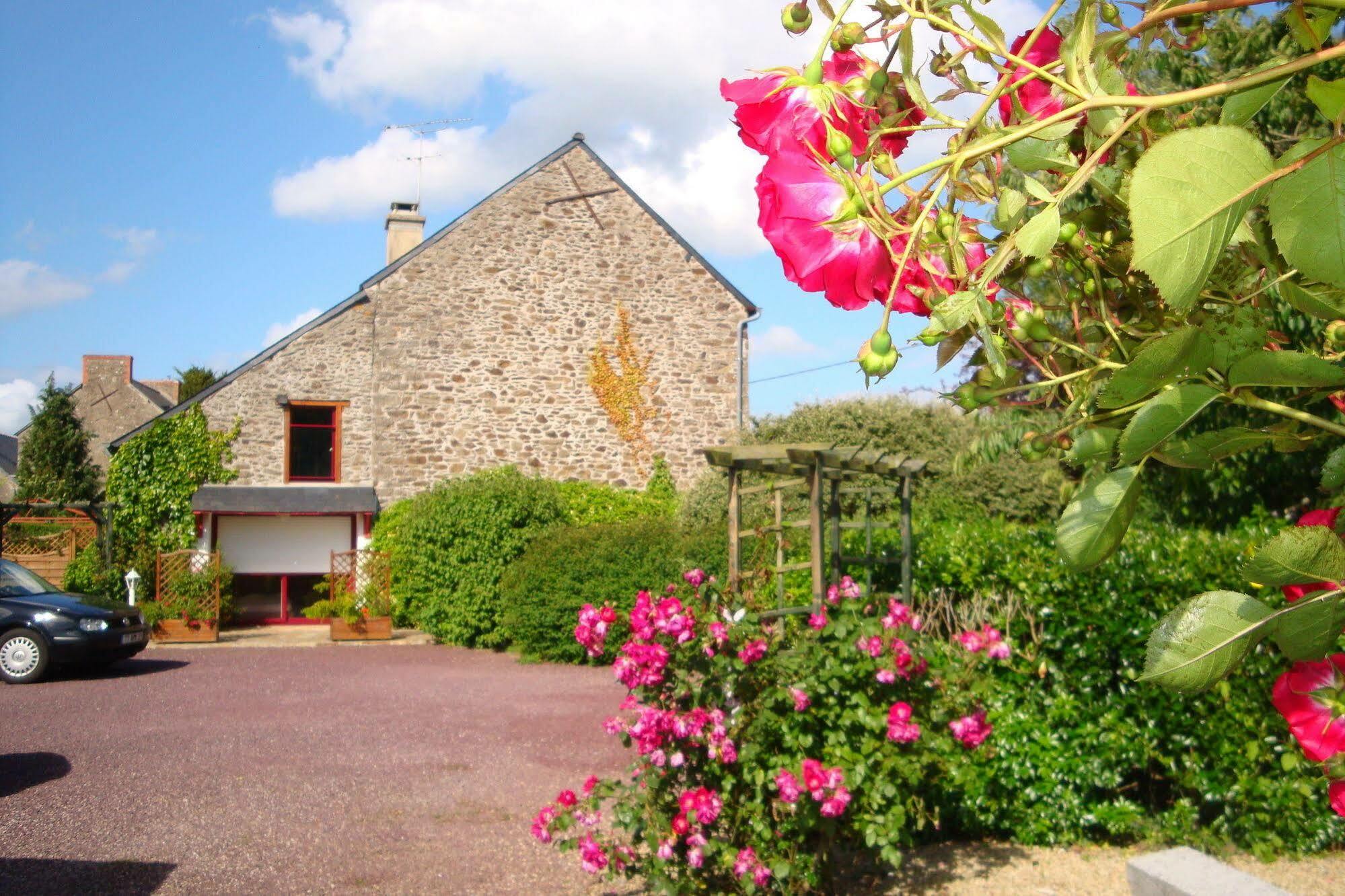 Au Jardin D'Eloise Bed & Breakfast Tremereuc Exterior photo