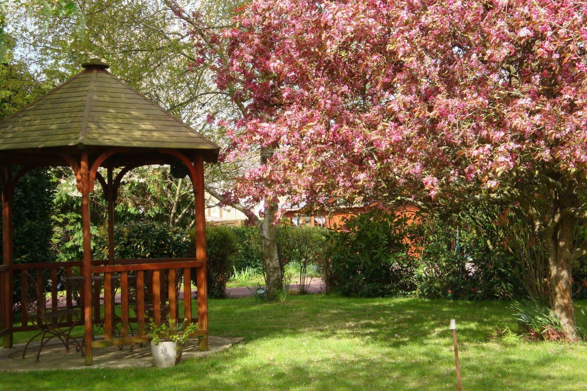 Au Jardin D'Eloise Bed & Breakfast Tremereuc Exterior photo